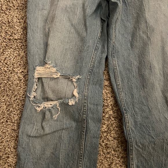 Abercrombie 90’s Straight Ultra High Rise Jeans - Picture 2 of 5